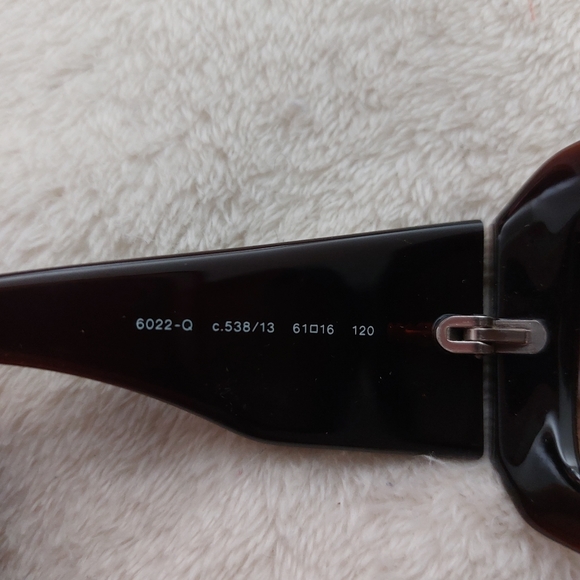 Chanel Authentic Women's Sunglasses - Picture 4 of 9